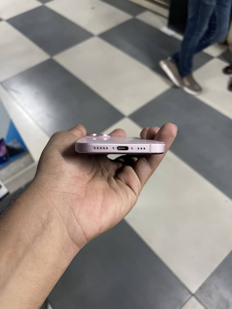Apple iPhone 15 5
