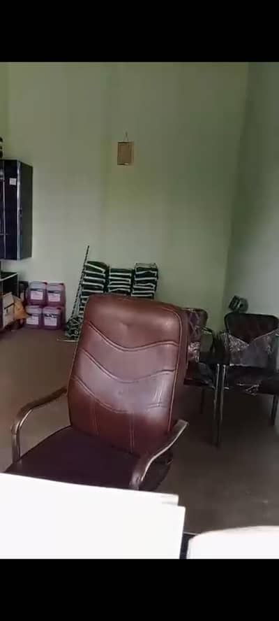 1 counter 4 almaria 2 choti 2 bri 4 chairs