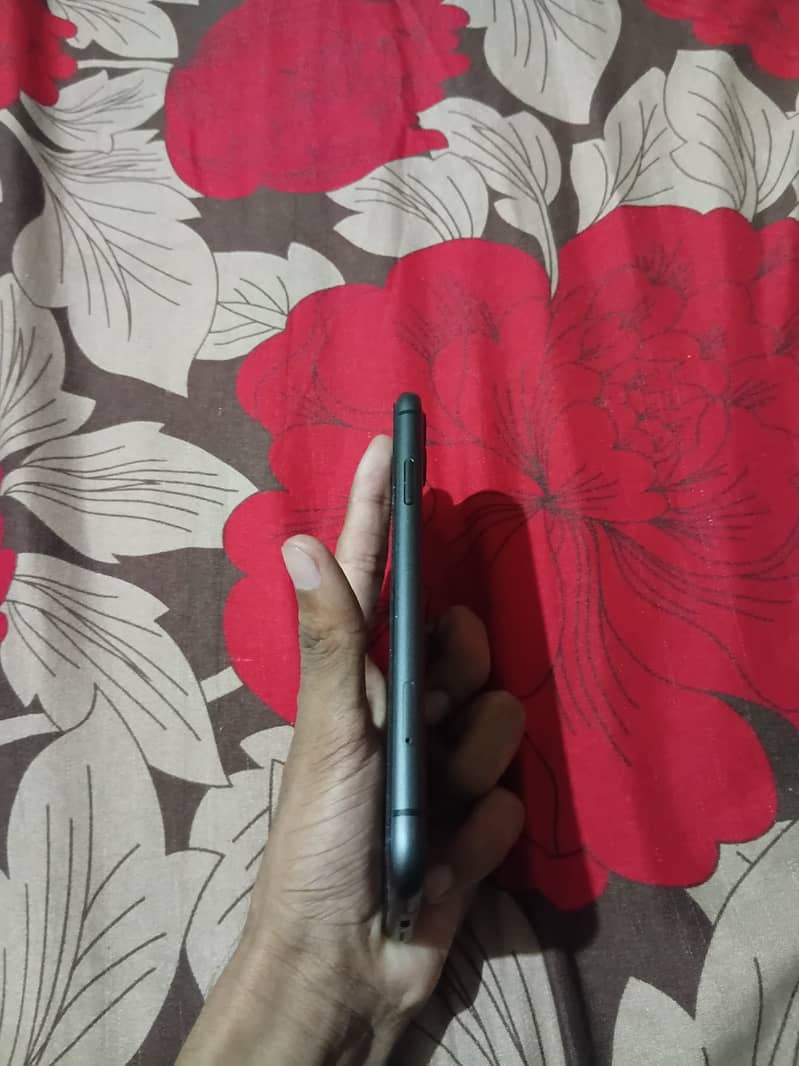 Apple iPhone 11 7