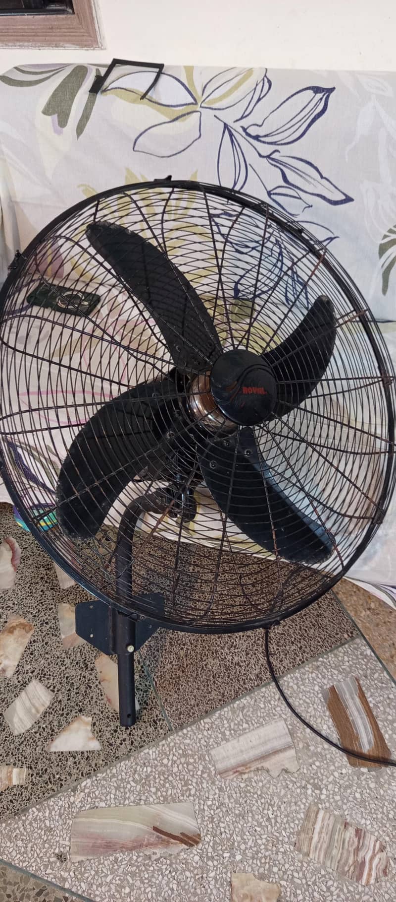 24" bracket fan 0