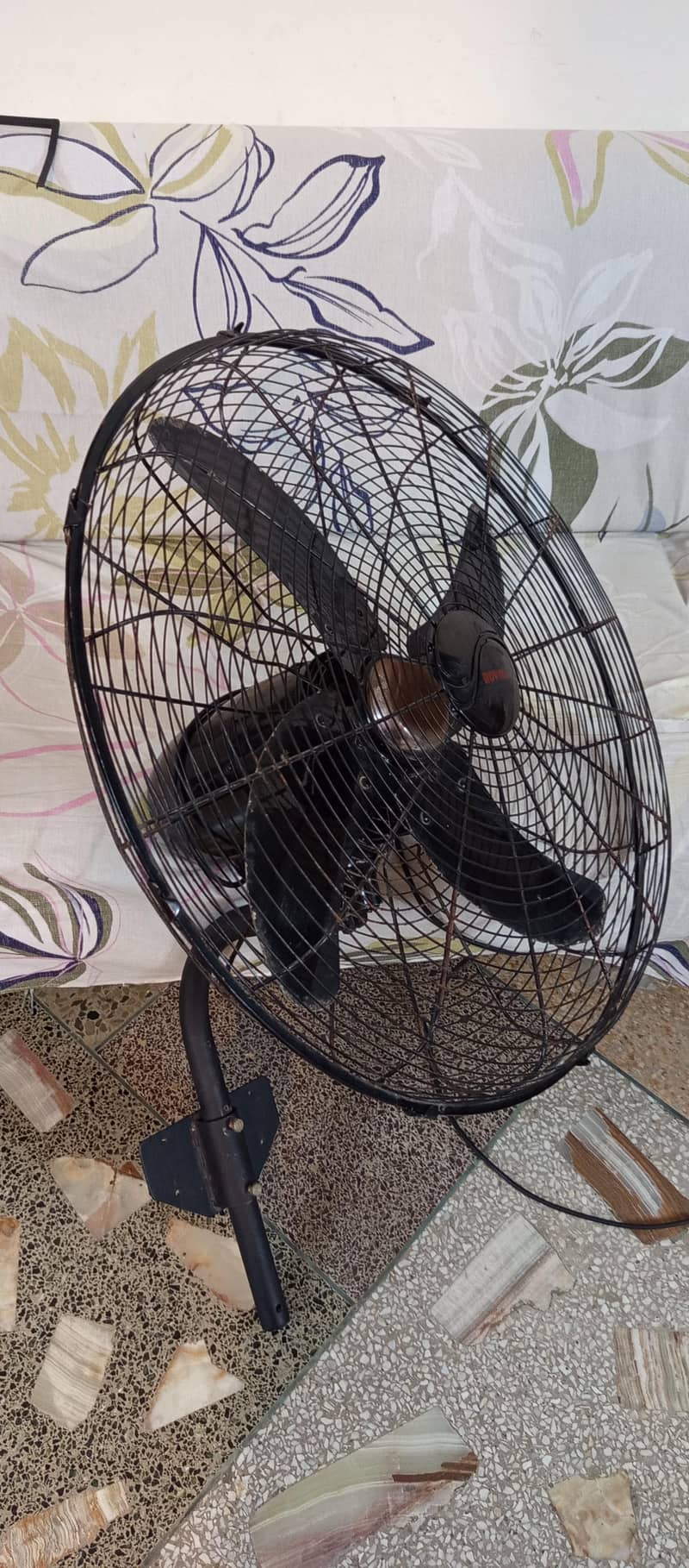 24" bracket fan 1