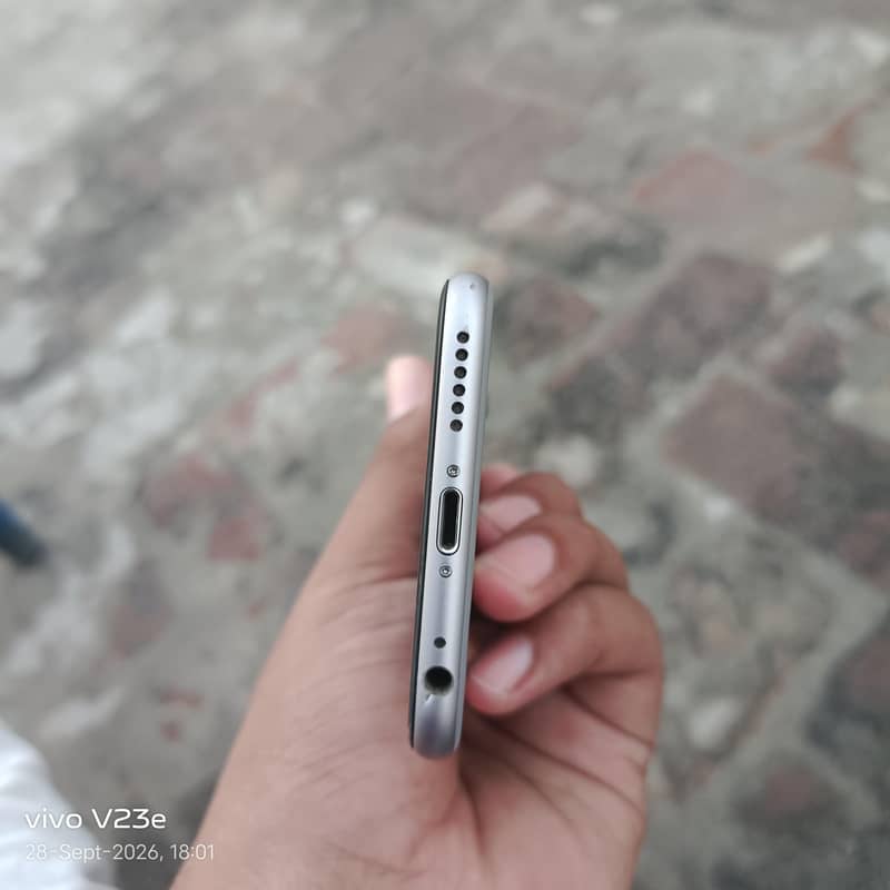 Apple iPhone 6S 4