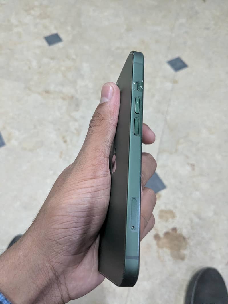 Apple iPhone 13 5