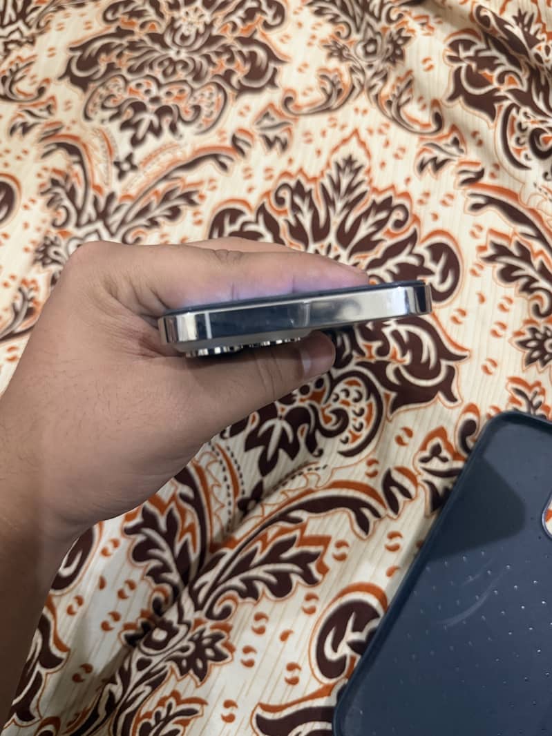 Apple iPhone 14 Pro Max 1