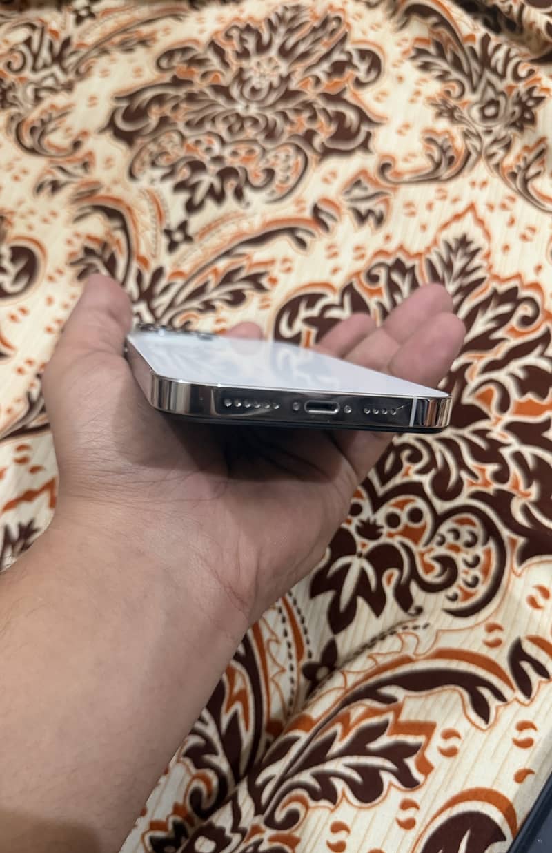 Apple iPhone 14 Pro Max 5