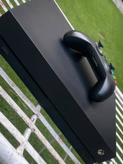 XBOX ONE X ( 4k ultra HD )