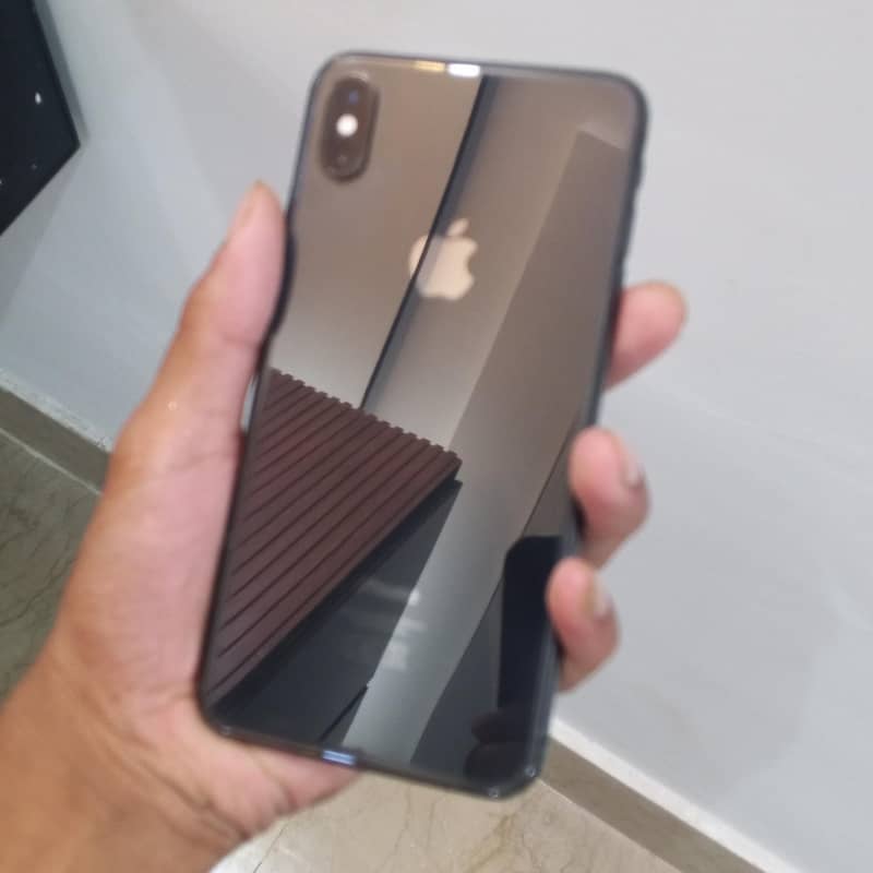 Apple iPhone XS Max 1