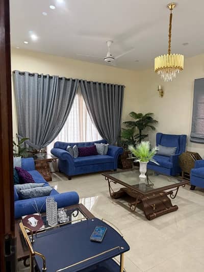 FOR RENT: SPACIOUS 500 SQ YD 3-BED UPPER PORTION PRIME LOCATION, DHA PHASE 8, KARACHI