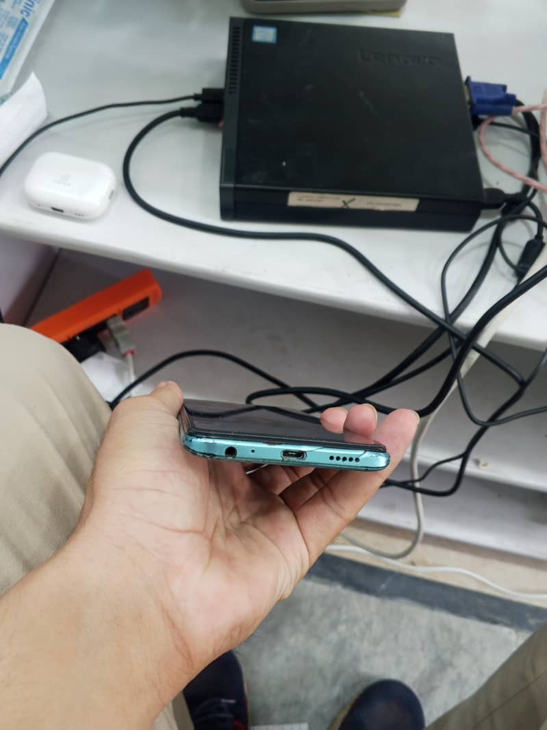 Tecno Spark 8C 4