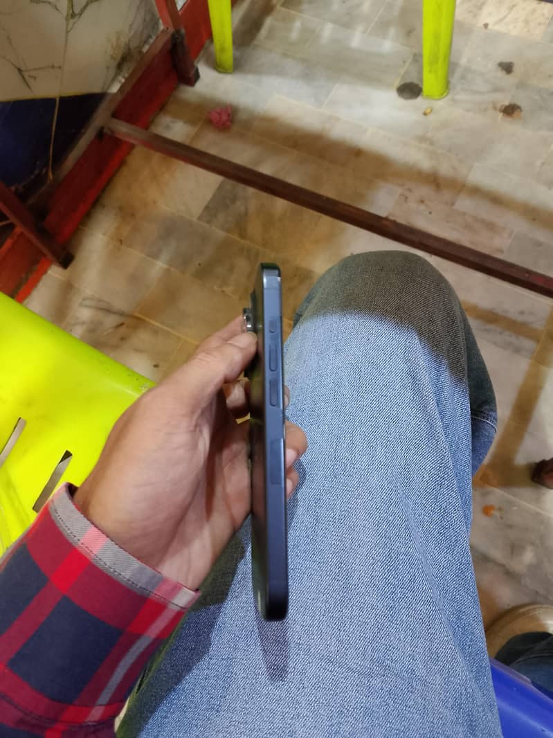 Apple iPhone 15 Pro 2