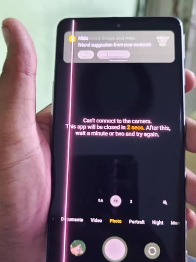 camera bhi off he or green line bhi he phone gira tha nichy USKO waja