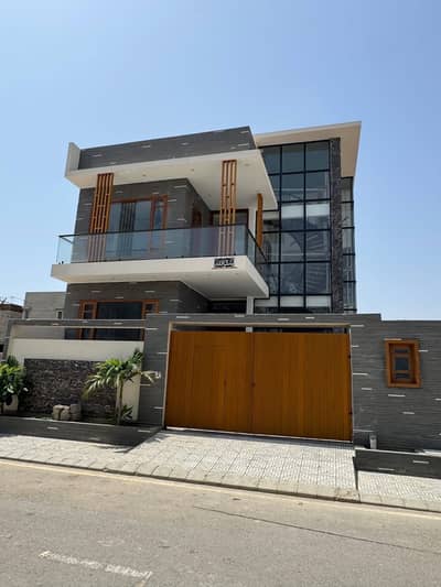 FOR SALE: BRAND NEW ARCHITECT-DESIGNED 300 SQ YD 4-BEDROOM (1+3) BUNGALOW WITH FULL BASEMENT DHA PHASE 8, KARACHI