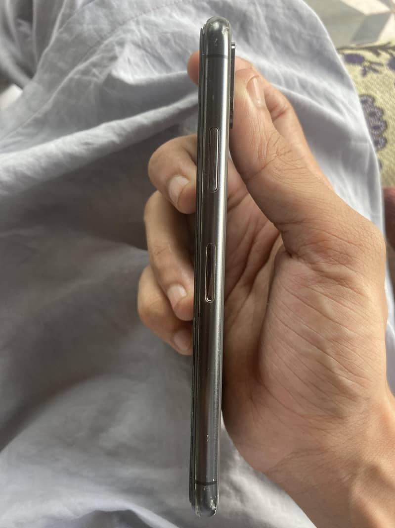 Apple iPhone X 3