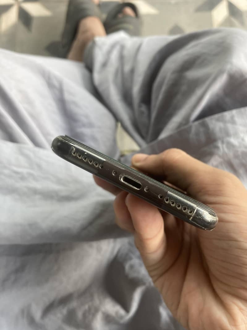 Apple iPhone X 6