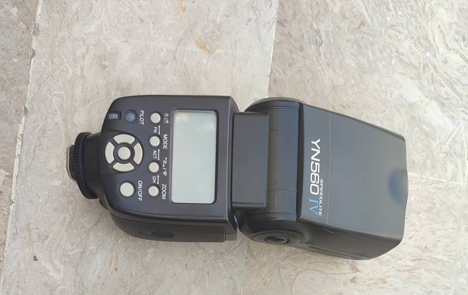 2 Flash Light 1 Yongnu flash Controller 1