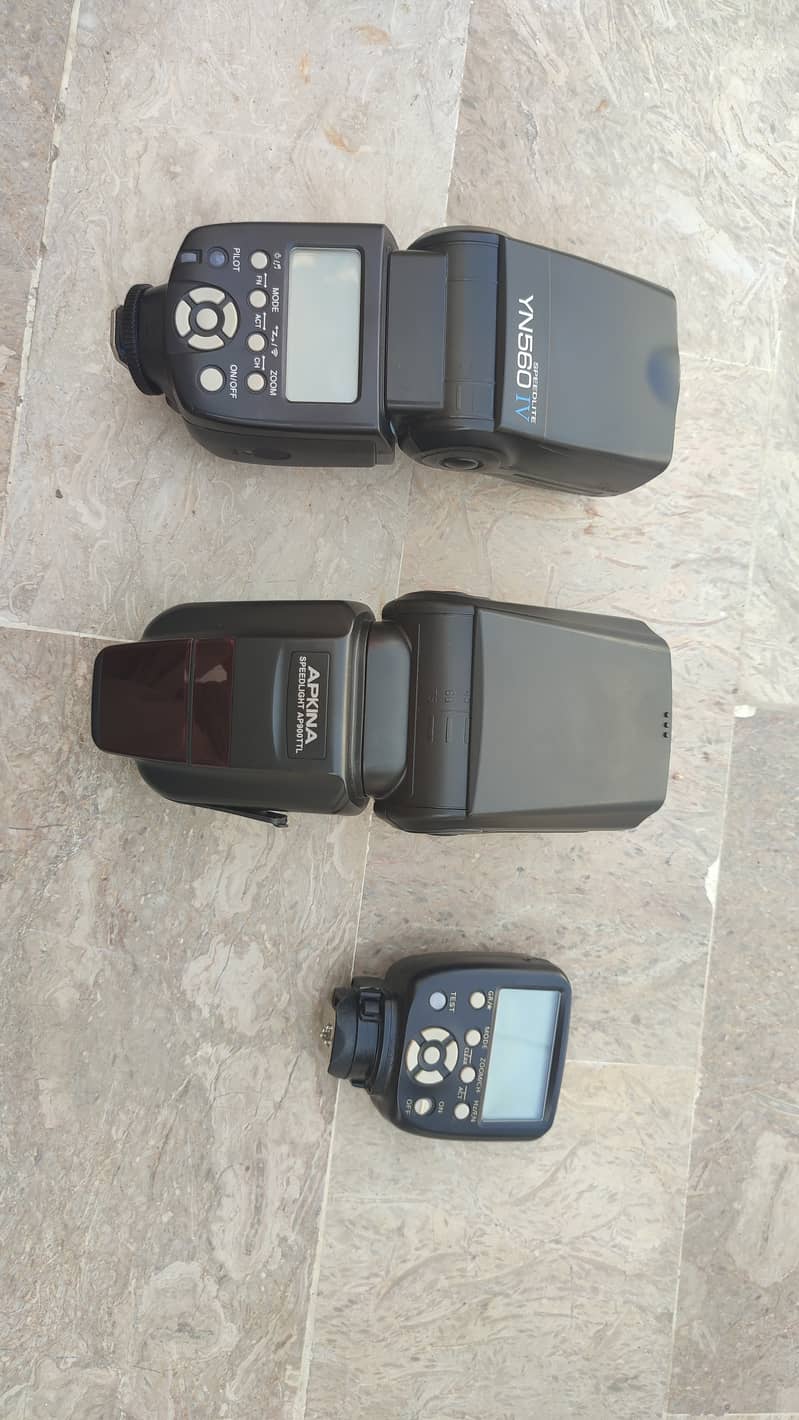 2 Flash Light 1 Yongnu flash Controller 2