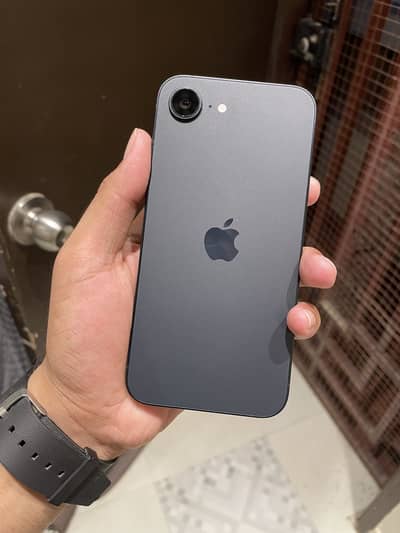 Apple iPhone 16e
