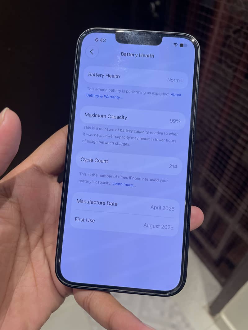 Apple iPhone 16e 2