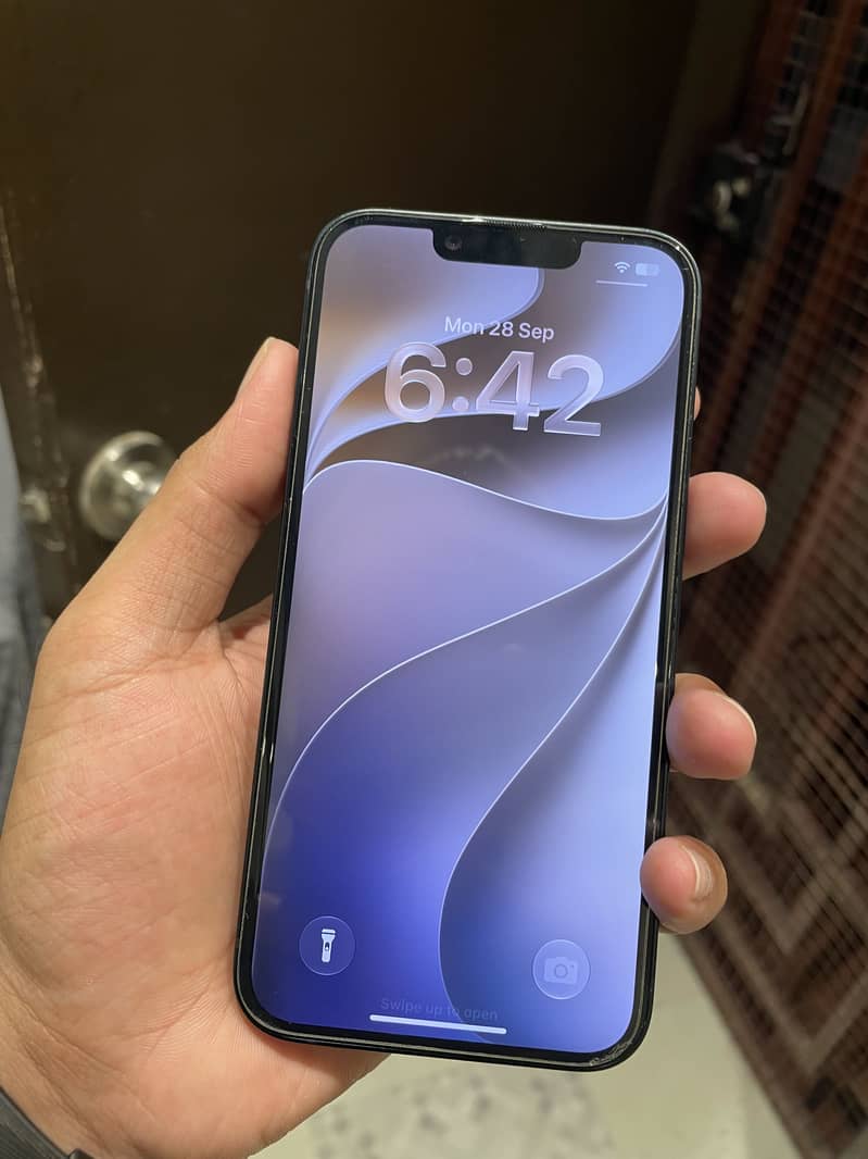 Apple iPhone 16e 6