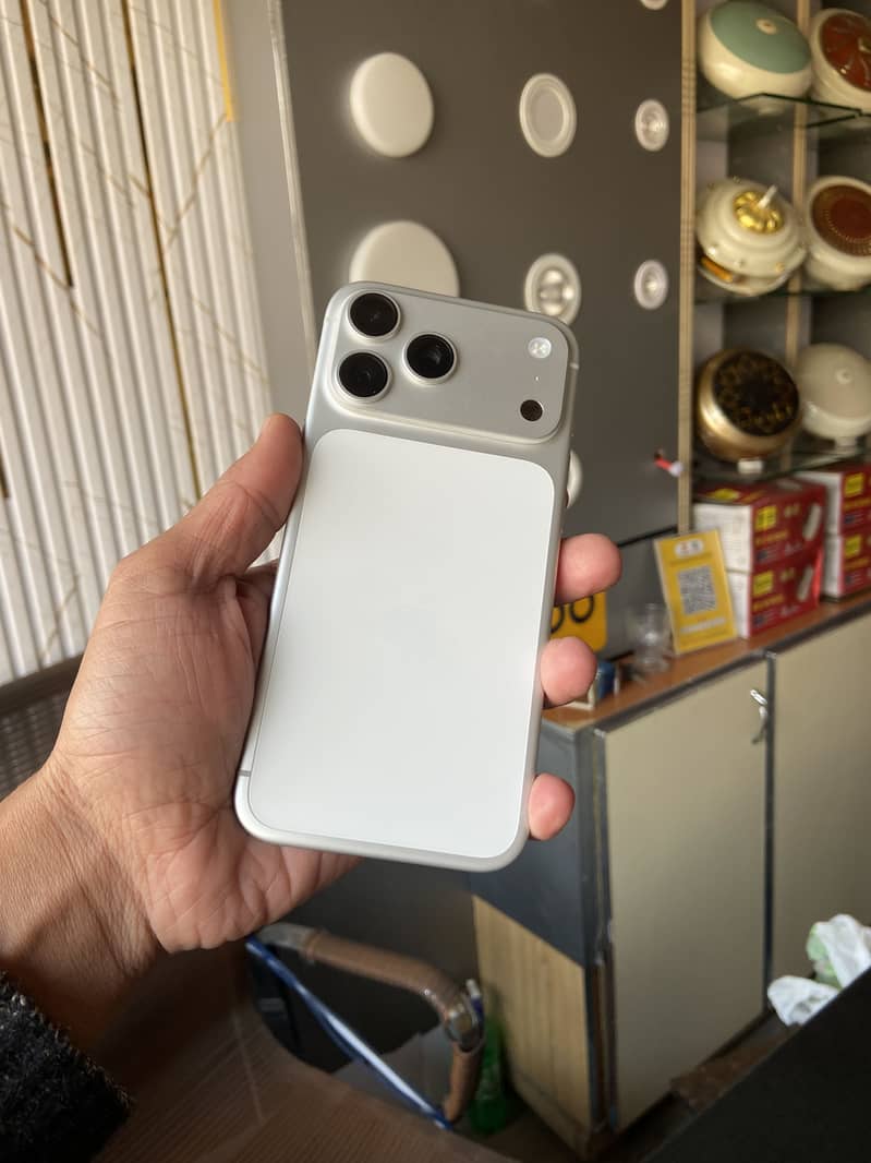 Apple iPhone 17 Pro Max 1