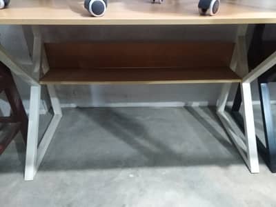 Computer table new 2*4 foot