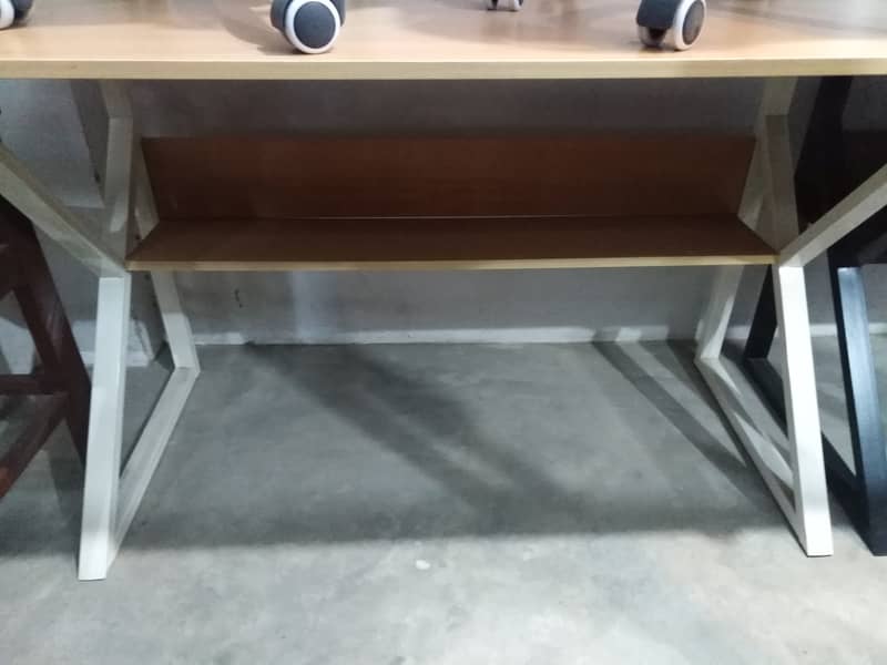 Computer table new 2*4 foot 0