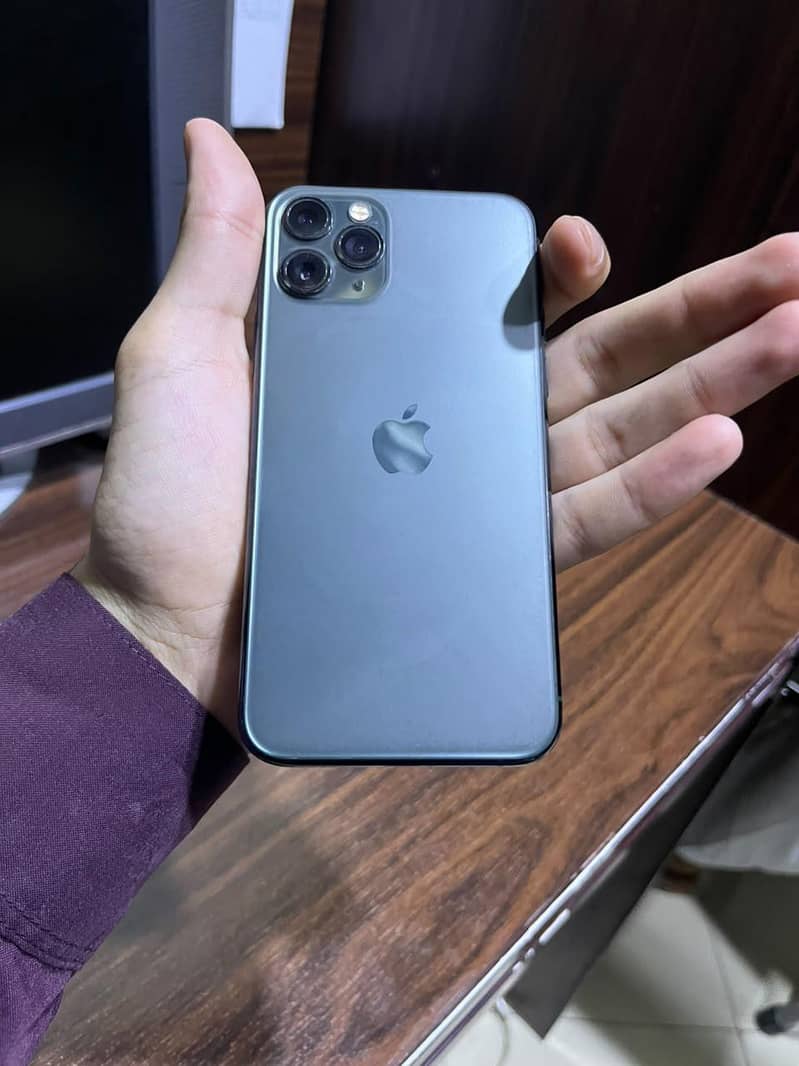 lApple iPhone 11 Pro 1