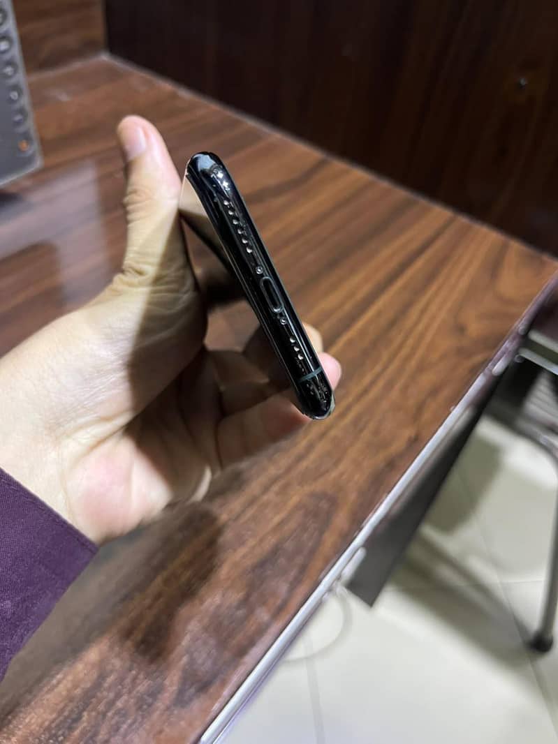 lApple iPhone 11 Pro 3