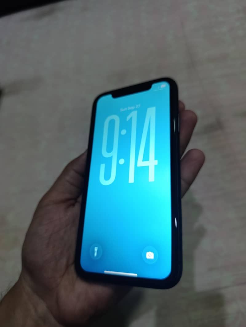 Apple iPhone 11 4