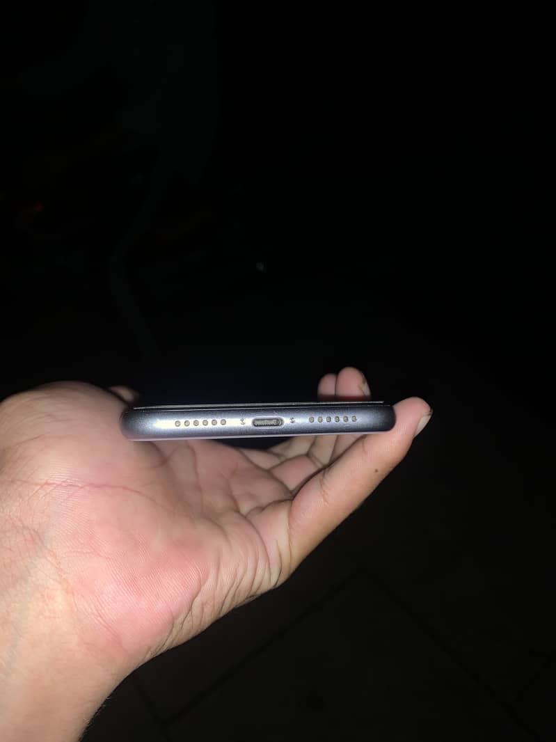 Apple iPhone 11 3