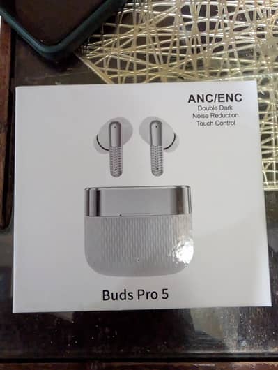 buds pro 5(8 hour play time)