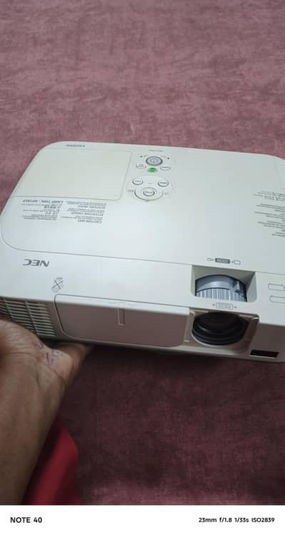 NEC M311W projector