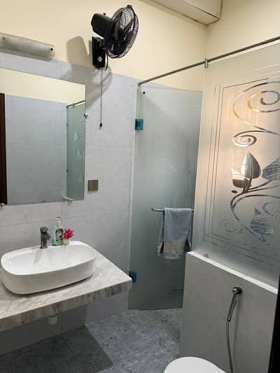 FOR RENT: WELL-MAINTAINED 500 SQ YD 1ST FLOOR PORTION NEAR CREEK VISTA, DHA PHASE 8, KARACHI