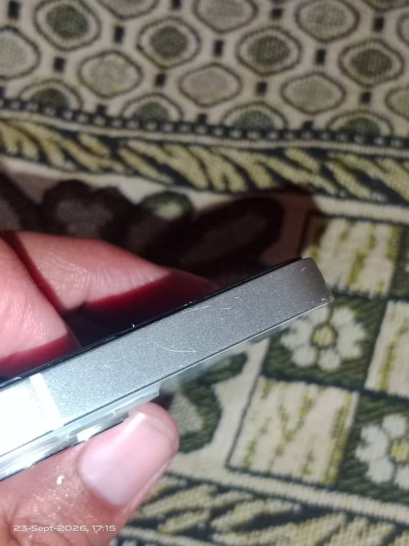 iPhone 13 mini 4