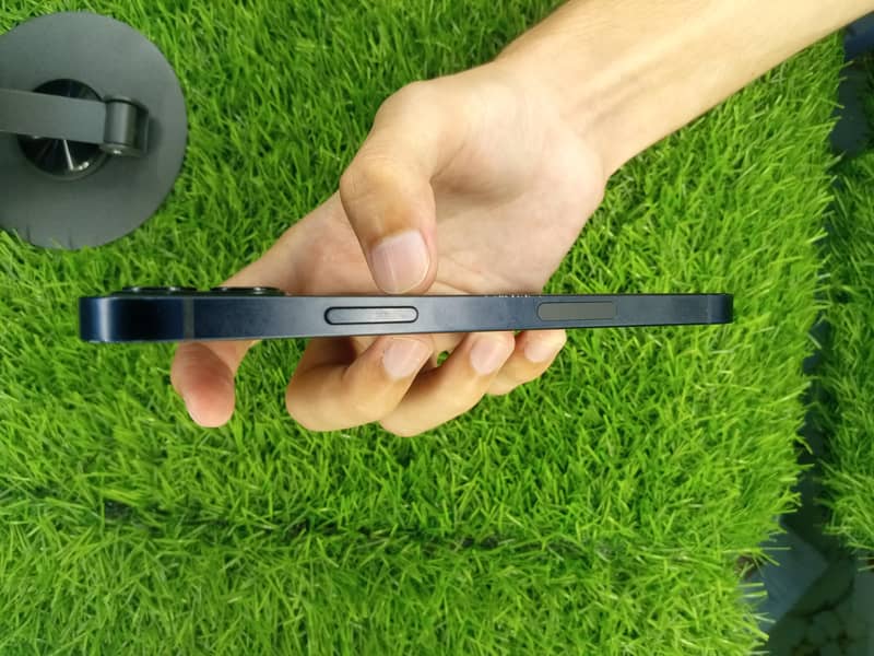 Apple iPhone 12 2