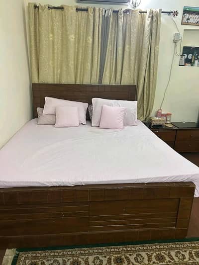 Selling queen size bed sidetables and dressing