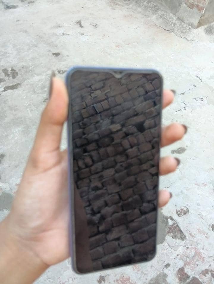 I am selling a vivo y 17s 1