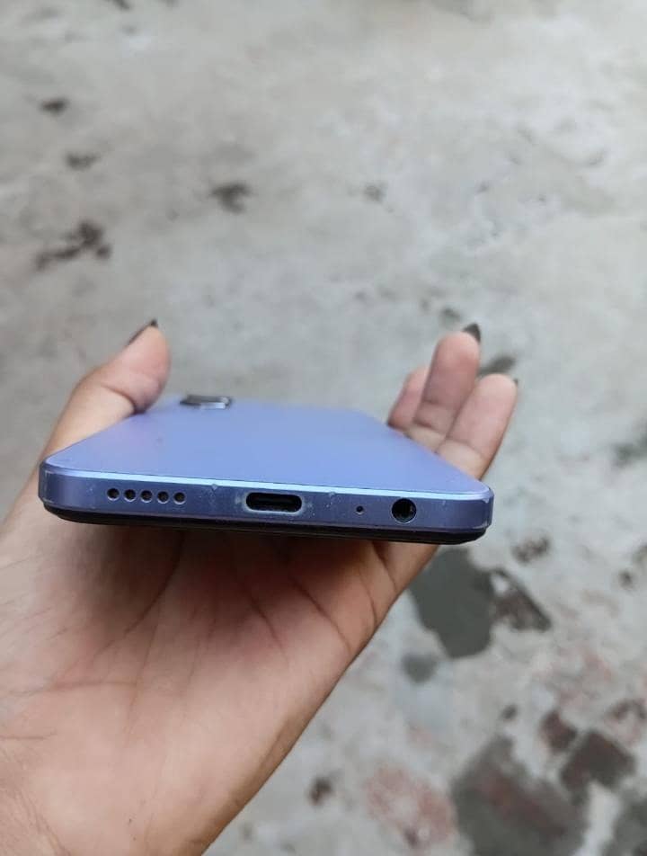 I am selling a vivo y 17s 3