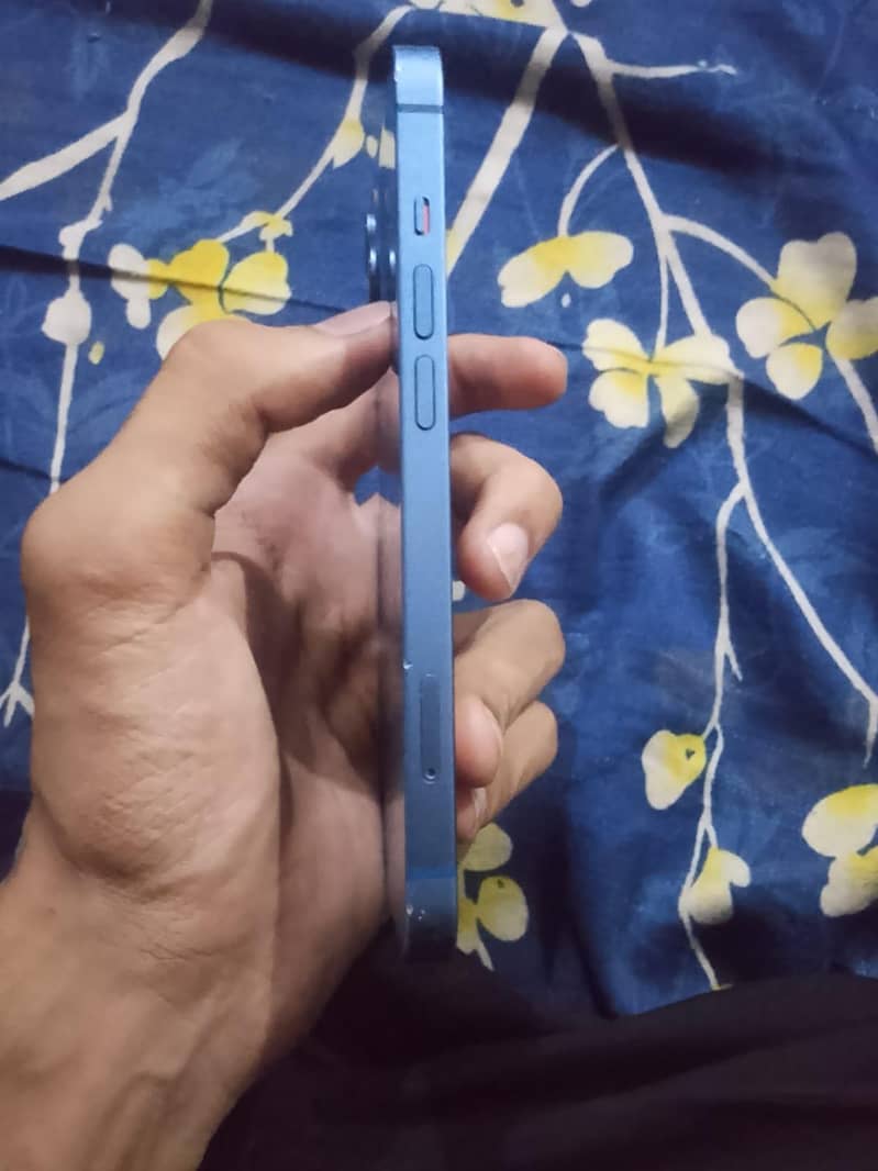 Apple iPhone 13 sale and exchange 2