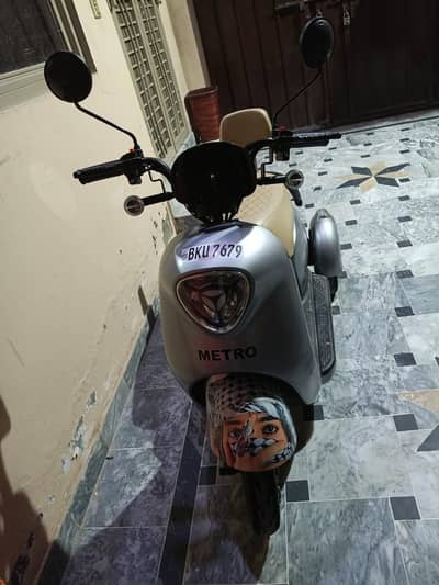 metro electric three wheel scooty