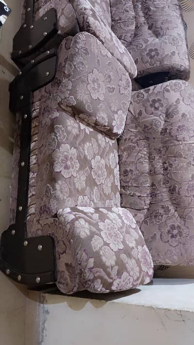 3,2,1 complete sofa set good condition