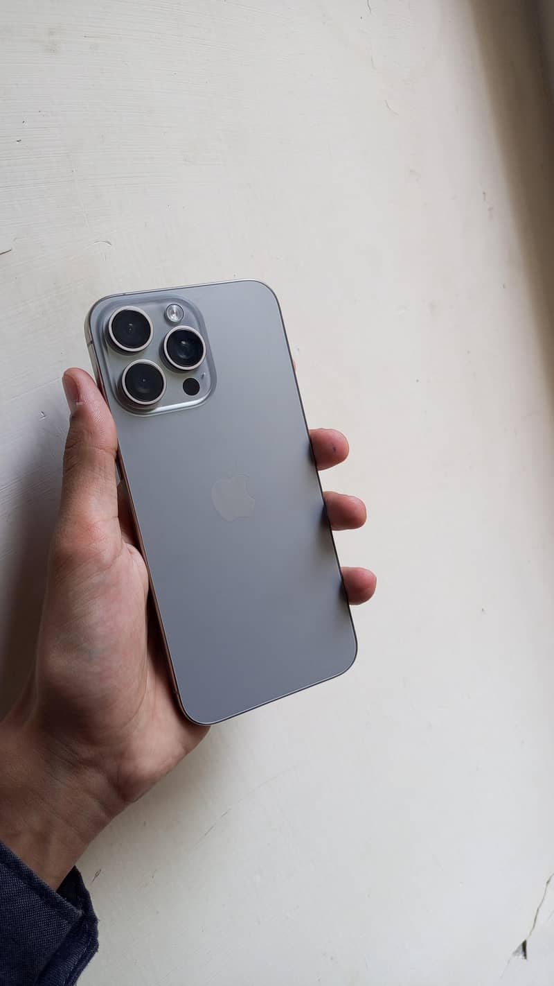 Apple iPhone 15 Pro Max 0
