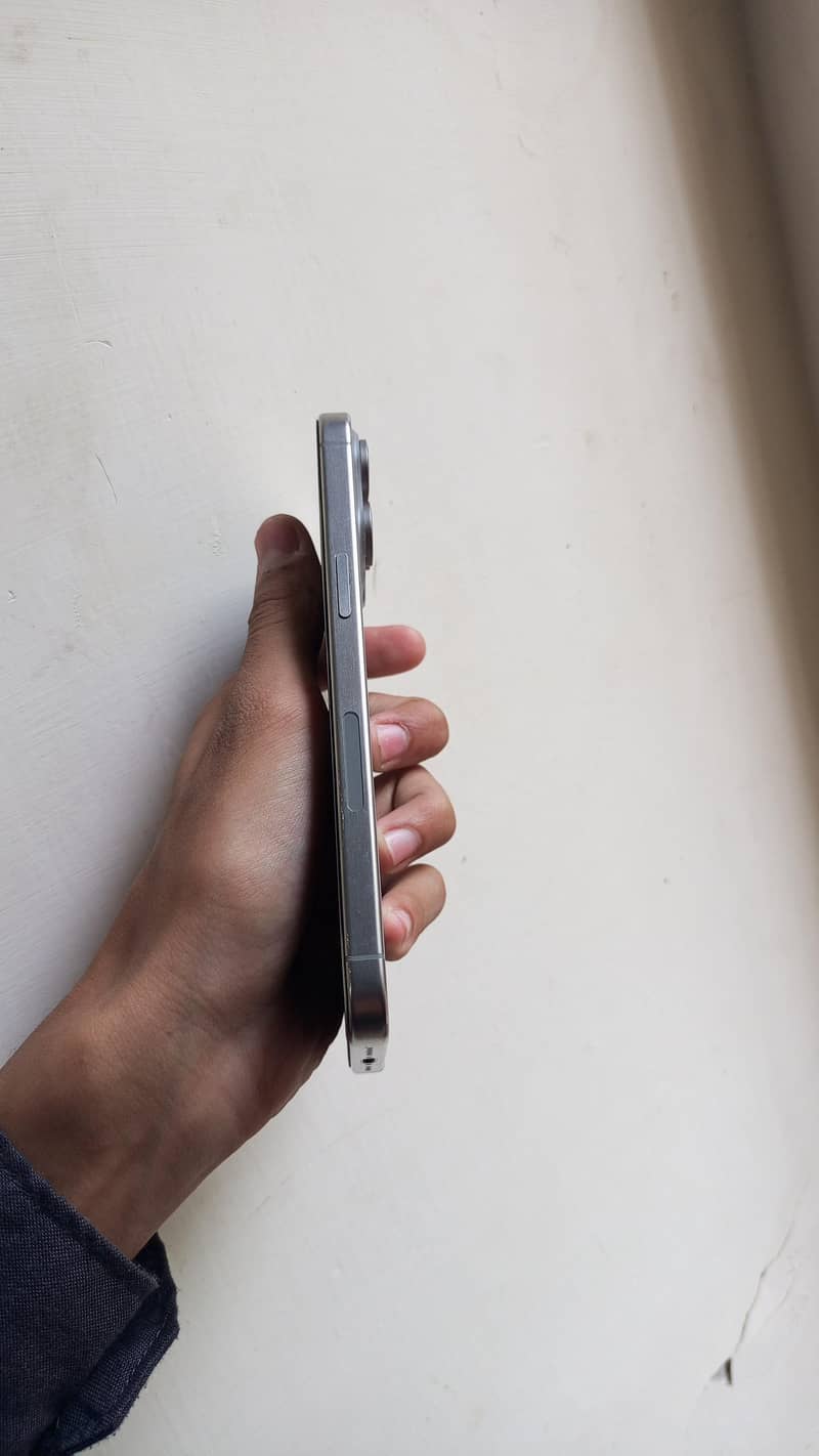 Apple iPhone 15 Pro Max 1
