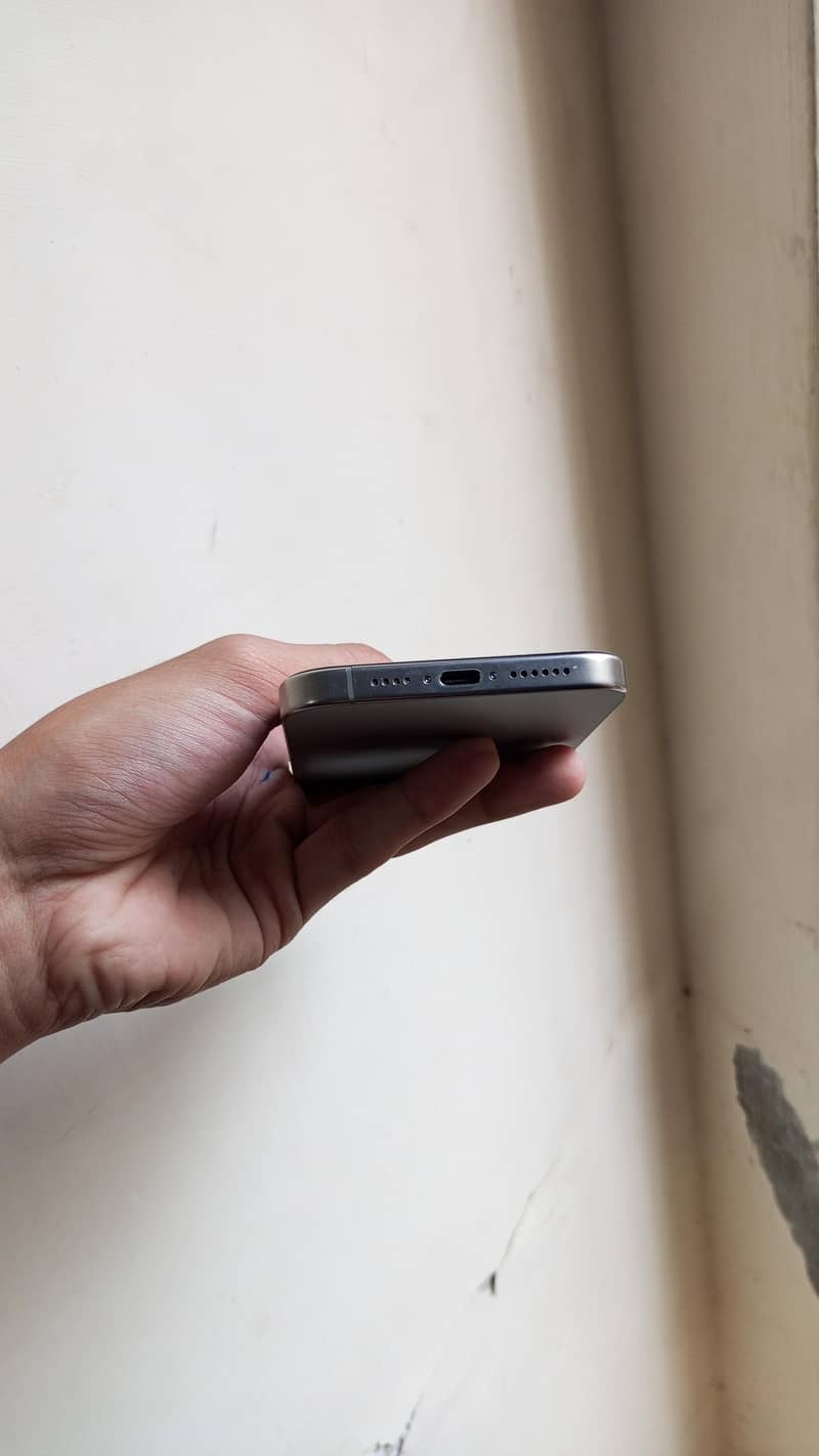 Apple iPhone 15 Pro Max 4