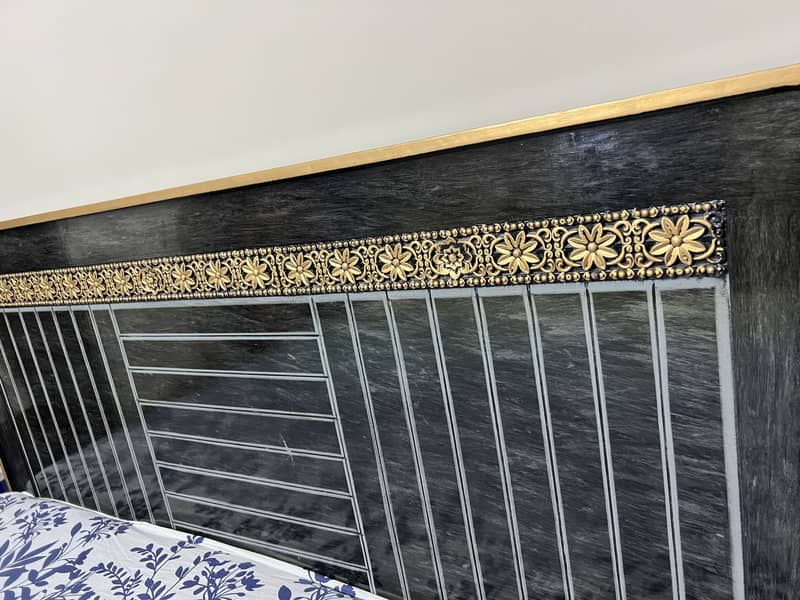 Bed set with side table 5