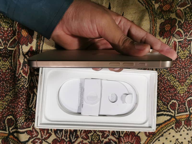 Apple iPhone 16 Pro Max 3