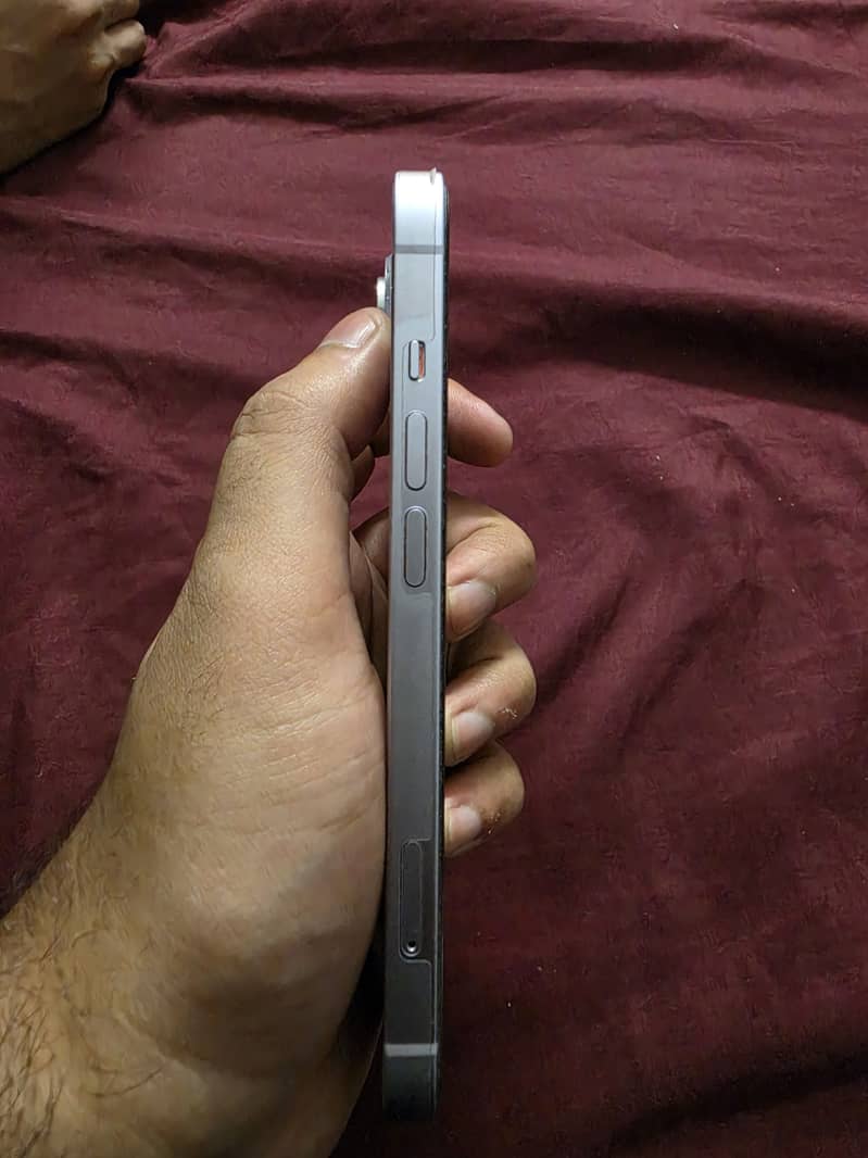 Apple iPhone 14 3