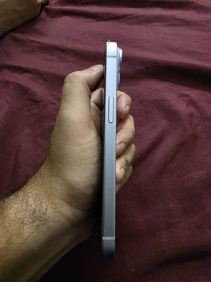 Apple iPhone 14 4