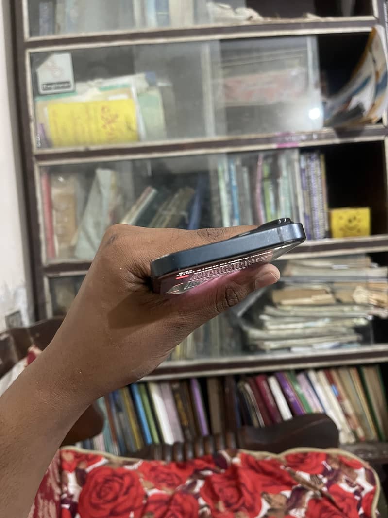 Apple iPhone 14 4