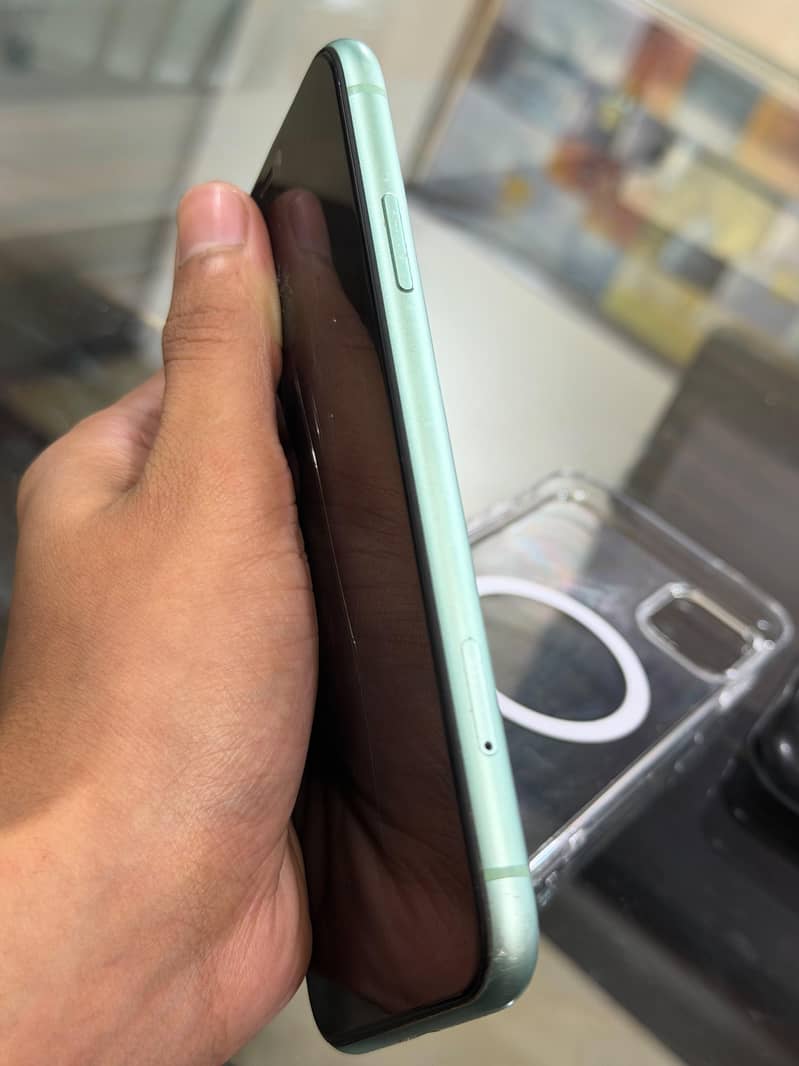 Apple iPhone 11 4